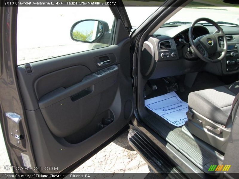 Taupe Gray Metallic / Ebony 2010 Chevrolet Avalanche LS 4x4