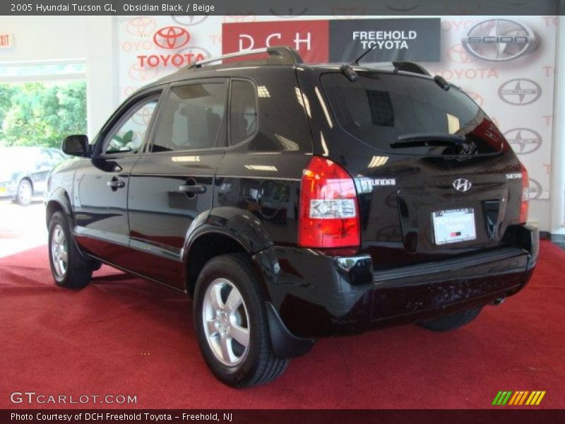 Obsidian Black / Beige 2005 Hyundai Tucson GL