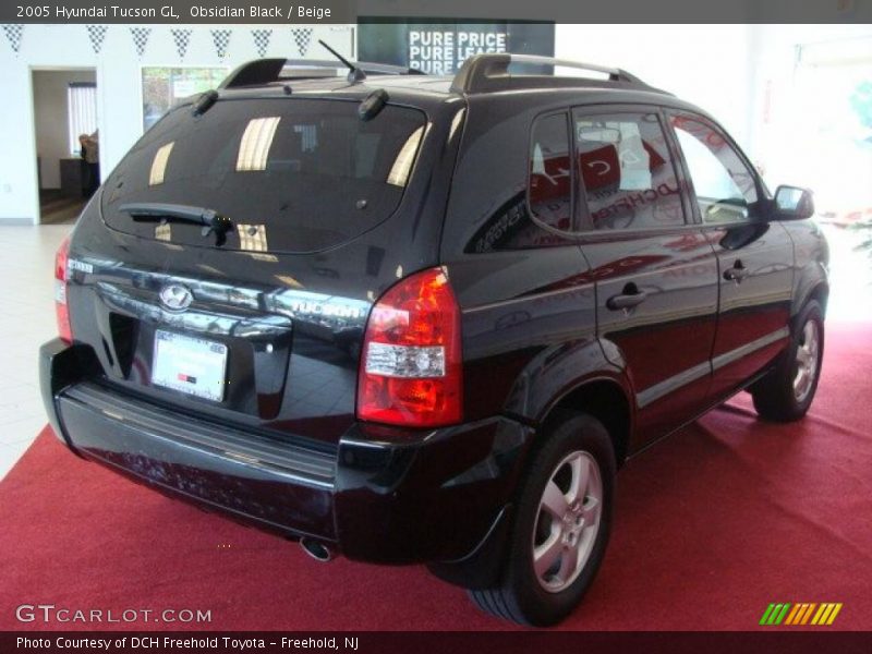Obsidian Black / Beige 2005 Hyundai Tucson GL