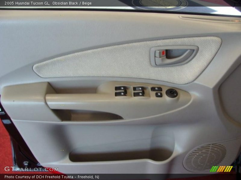 Obsidian Black / Beige 2005 Hyundai Tucson GL