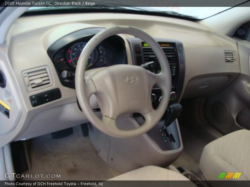 Obsidian Black / Beige 2005 Hyundai Tucson GL