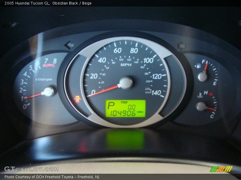 Obsidian Black / Beige 2005 Hyundai Tucson GL