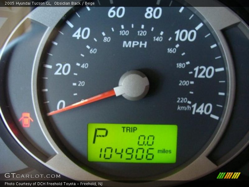 Obsidian Black / Beige 2005 Hyundai Tucson GL