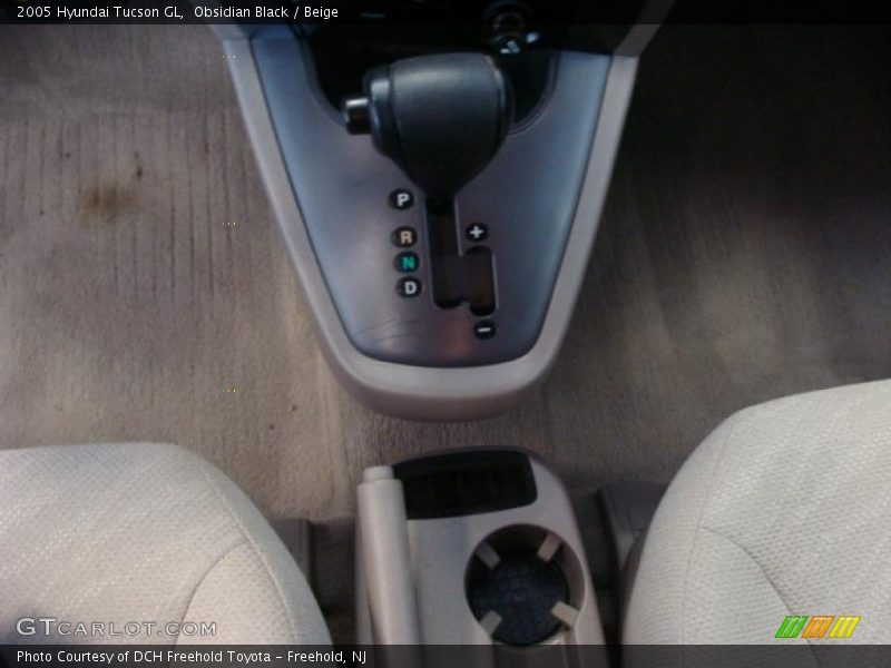 Obsidian Black / Beige 2005 Hyundai Tucson GL
