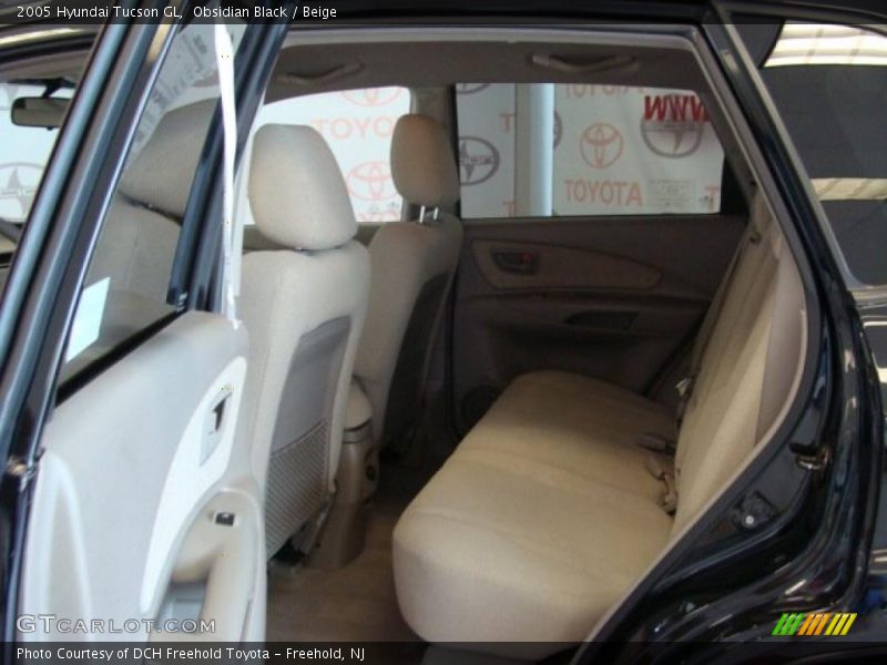 Obsidian Black / Beige 2005 Hyundai Tucson GL