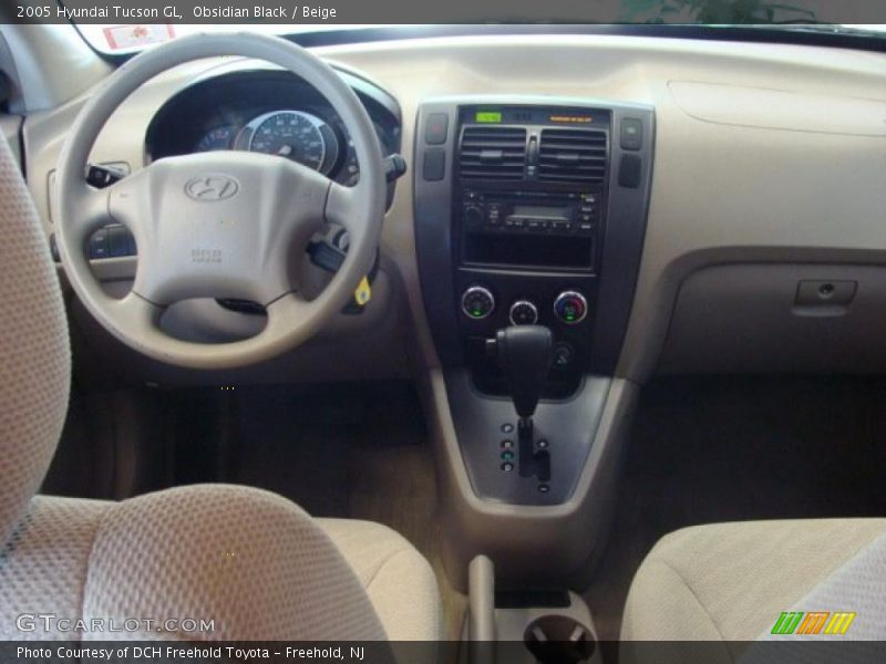 Obsidian Black / Beige 2005 Hyundai Tucson GL