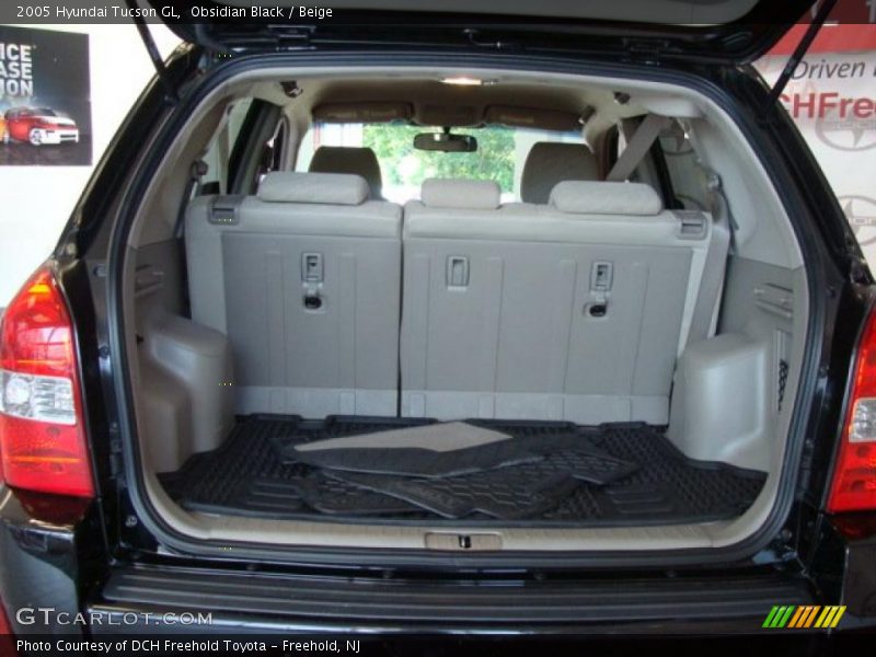 Obsidian Black / Beige 2005 Hyundai Tucson GL