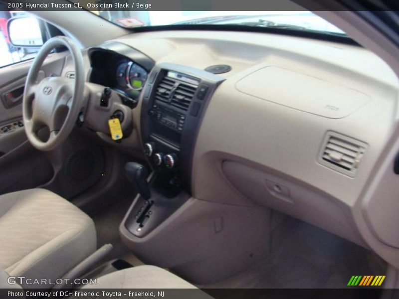 Obsidian Black / Beige 2005 Hyundai Tucson GL