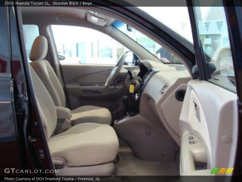 Obsidian Black / Beige 2005 Hyundai Tucson GL