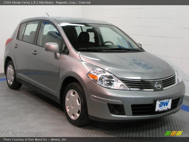 Magnetic Gray / Charcoal 2009 Nissan Versa 1.8 S Hatchback