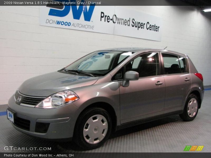 Magnetic Gray / Charcoal 2009 Nissan Versa 1.8 S Hatchback