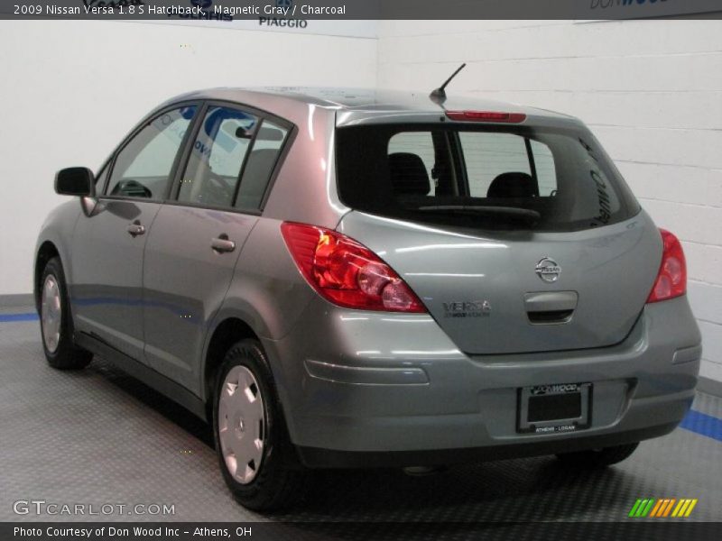 Magnetic Gray / Charcoal 2009 Nissan Versa 1.8 S Hatchback