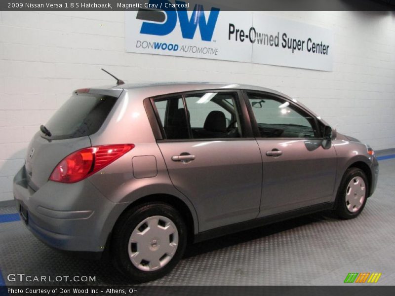 Magnetic Gray / Charcoal 2009 Nissan Versa 1.8 S Hatchback