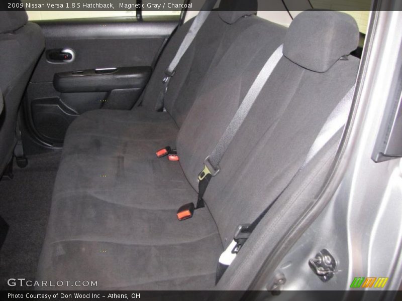 Magnetic Gray / Charcoal 2009 Nissan Versa 1.8 S Hatchback