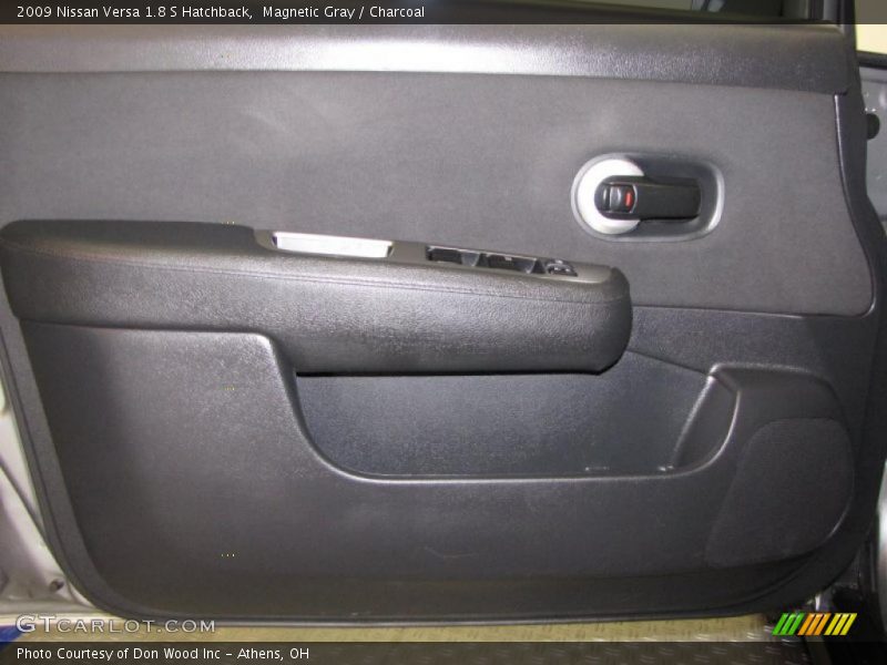 Magnetic Gray / Charcoal 2009 Nissan Versa 1.8 S Hatchback