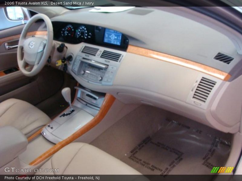 Desert Sand Mica / Ivory 2006 Toyota Avalon XLS