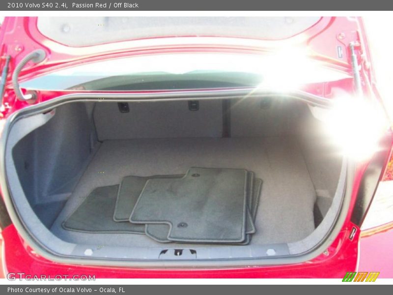 Passion Red / Off Black 2010 Volvo S40 2.4i