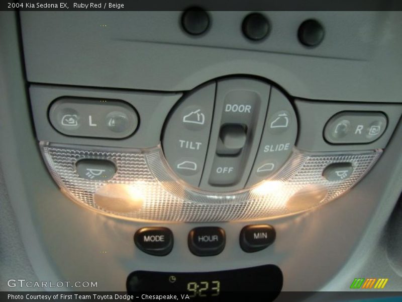 Ruby Red / Beige 2004 Kia Sedona EX
