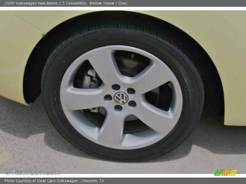 Mellow Yellow / Grey 2006 Volkswagen New Beetle 2.5 Convertible