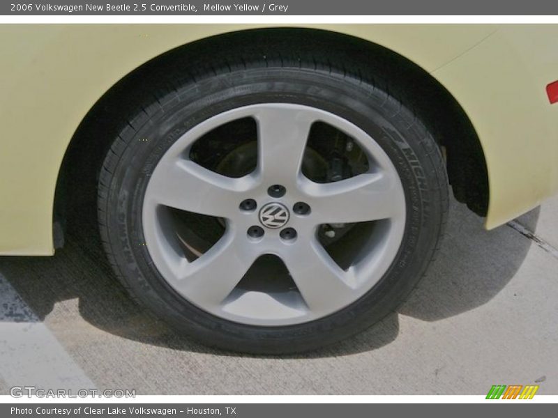 Mellow Yellow / Grey 2006 Volkswagen New Beetle 2.5 Convertible