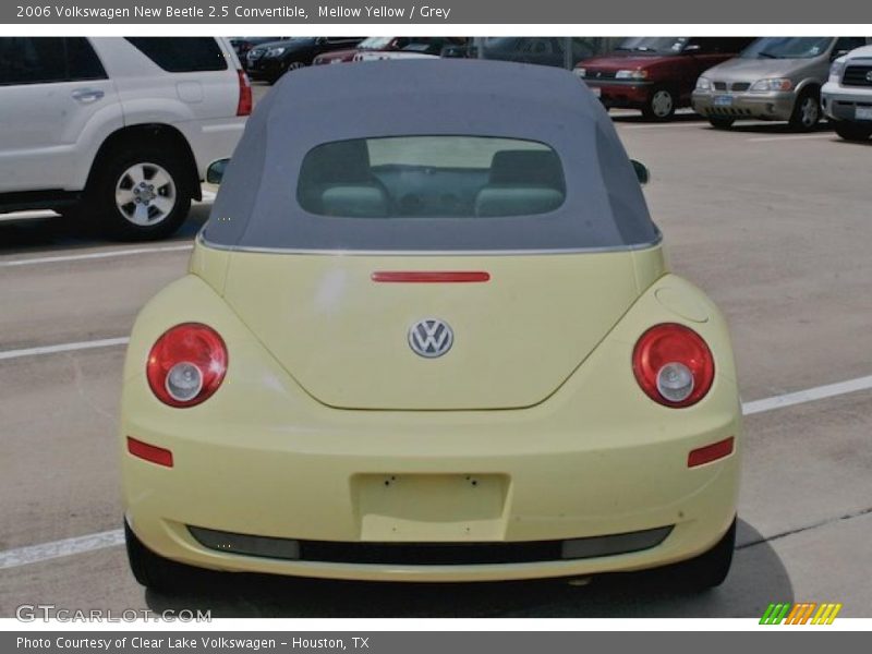 Mellow Yellow / Grey 2006 Volkswagen New Beetle 2.5 Convertible