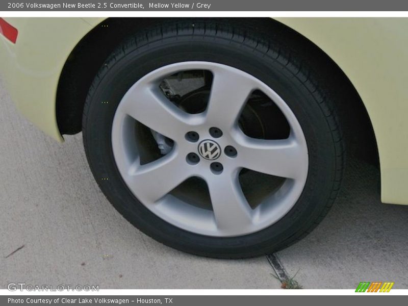 Mellow Yellow / Grey 2006 Volkswagen New Beetle 2.5 Convertible