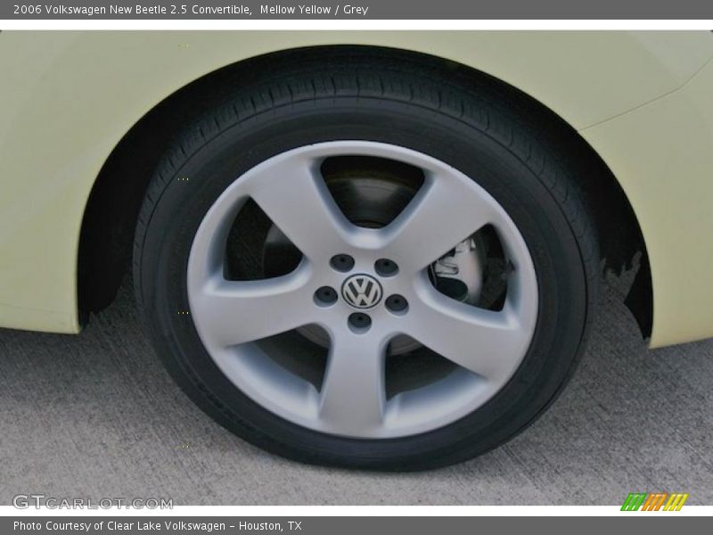 Mellow Yellow / Grey 2006 Volkswagen New Beetle 2.5 Convertible