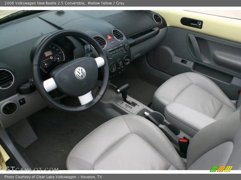 Mellow Yellow / Grey 2006 Volkswagen New Beetle 2.5 Convertible