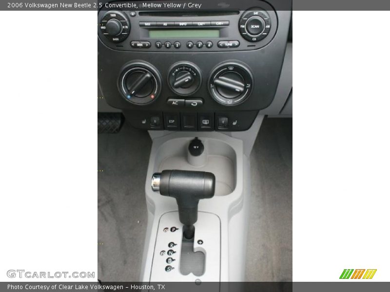 Mellow Yellow / Grey 2006 Volkswagen New Beetle 2.5 Convertible
