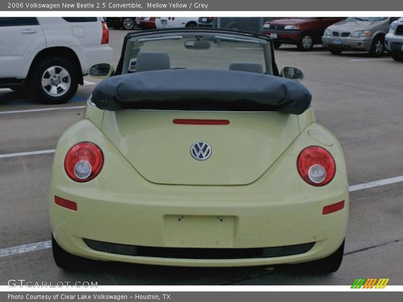 Mellow Yellow / Grey 2006 Volkswagen New Beetle 2.5 Convertible