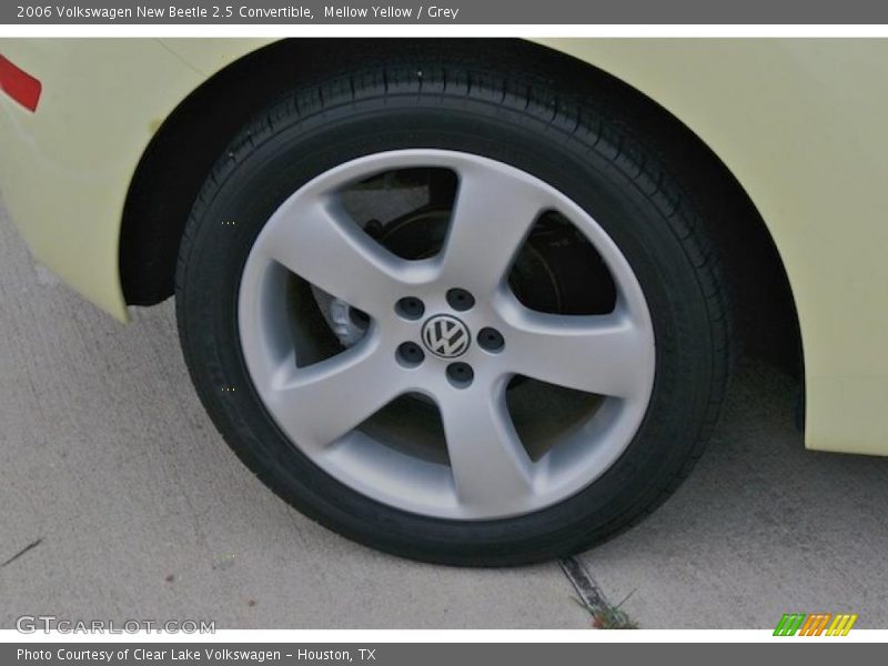 Mellow Yellow / Grey 2006 Volkswagen New Beetle 2.5 Convertible