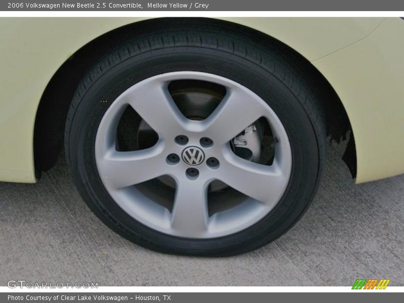 Mellow Yellow / Grey 2006 Volkswagen New Beetle 2.5 Convertible