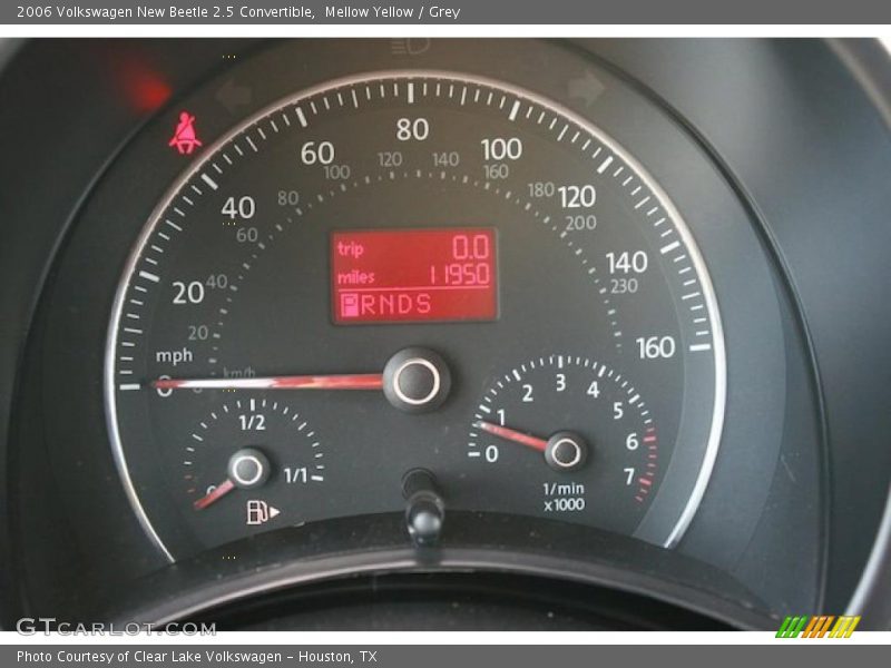 Mellow Yellow / Grey 2006 Volkswagen New Beetle 2.5 Convertible