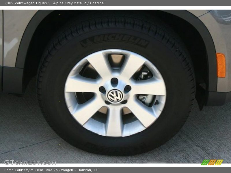 Alpine Grey Metallic / Charcoal 2009 Volkswagen Tiguan S