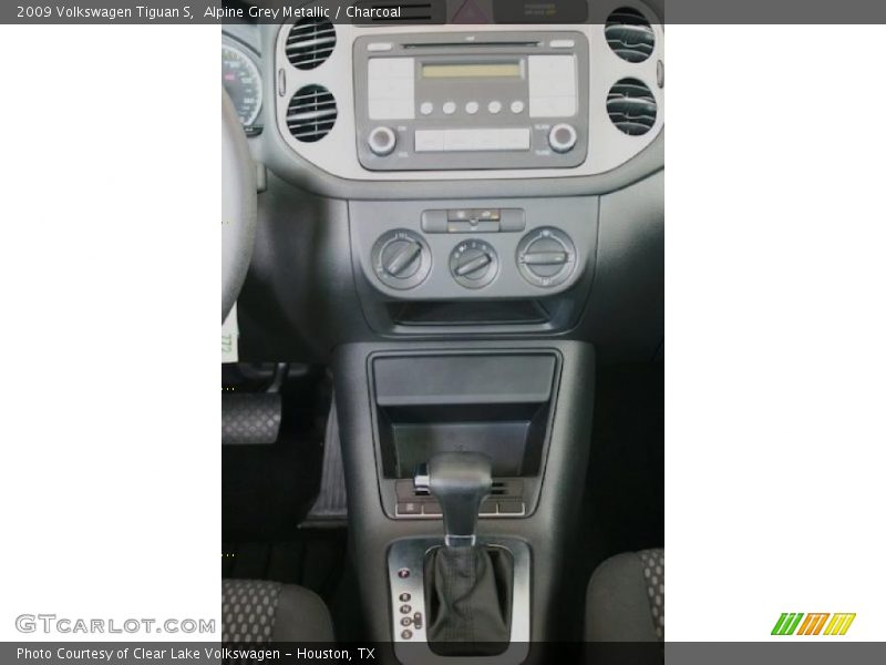 Alpine Grey Metallic / Charcoal 2009 Volkswagen Tiguan S