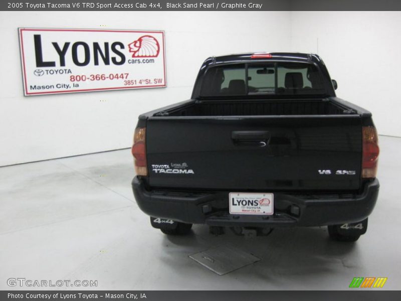 Black Sand Pearl / Graphite Gray 2005 Toyota Tacoma V6 TRD Sport Access Cab 4x4