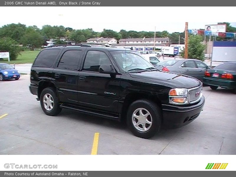 Onyx Black / Stone Gray 2006 GMC Yukon Denali AWD