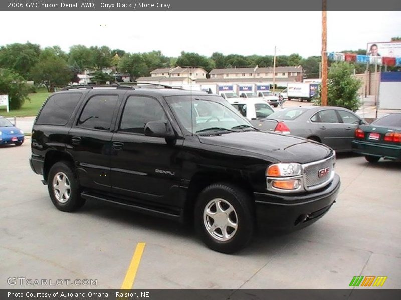 Onyx Black / Stone Gray 2006 GMC Yukon Denali AWD