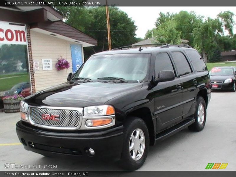 Onyx Black / Stone Gray 2006 GMC Yukon Denali AWD