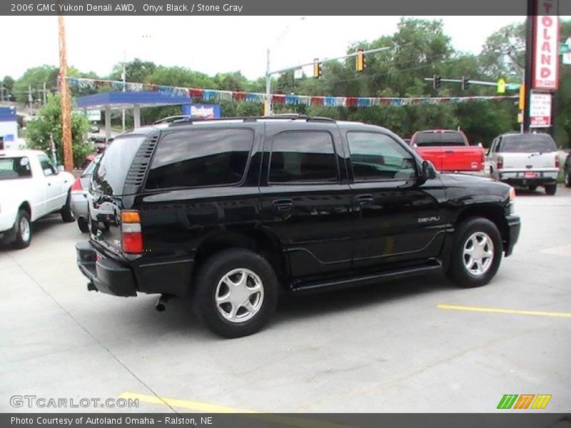 Onyx Black / Stone Gray 2006 GMC Yukon Denali AWD