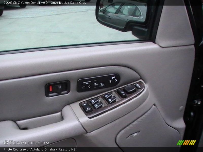 Onyx Black / Stone Gray 2006 GMC Yukon Denali AWD