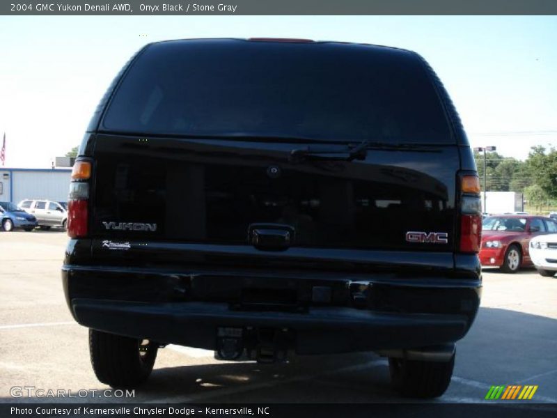 Onyx Black / Stone Gray 2004 GMC Yukon Denali AWD