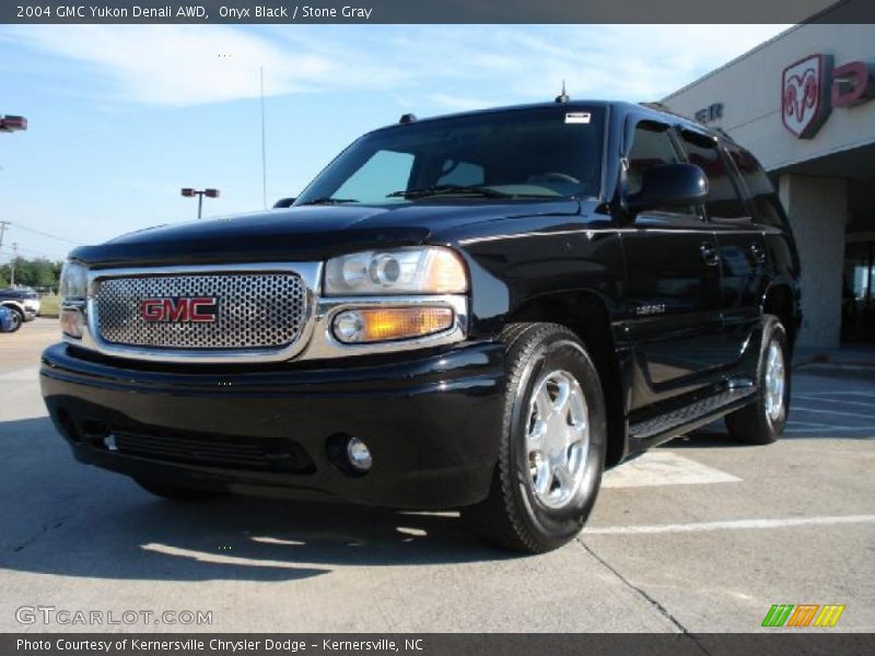 Onyx Black / Stone Gray 2004 GMC Yukon Denali AWD