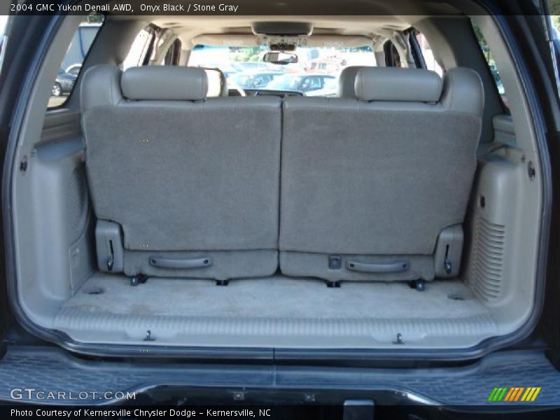 Onyx Black / Stone Gray 2004 GMC Yukon Denali AWD