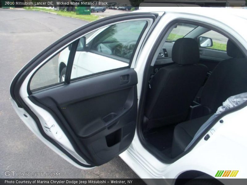 Wicked White Metallic / Black 2010 Mitsubishi Lancer DE