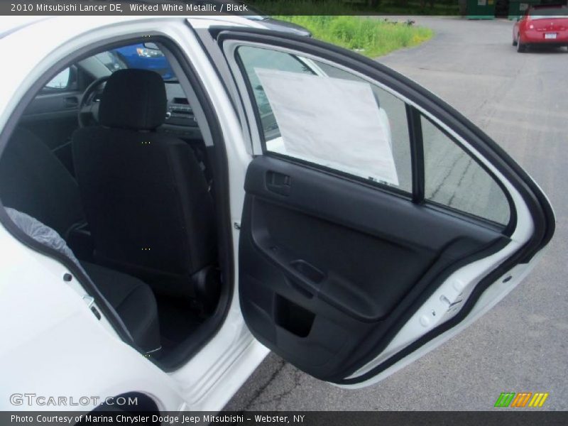 Wicked White Metallic / Black 2010 Mitsubishi Lancer DE