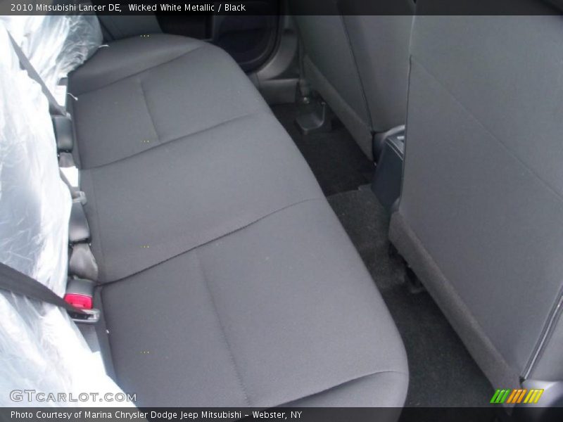 Wicked White Metallic / Black 2010 Mitsubishi Lancer DE