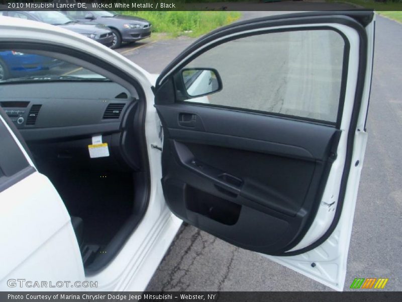 Wicked White Metallic / Black 2010 Mitsubishi Lancer DE