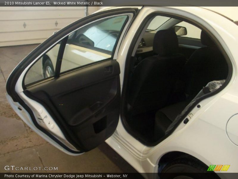Wicked White Metallic / Black 2010 Mitsubishi Lancer ES
