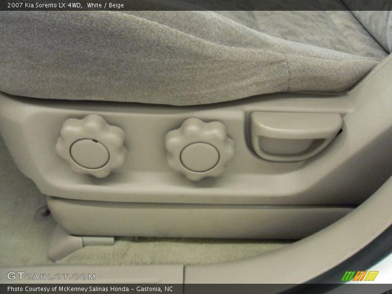 White / Beige 2007 Kia Sorento LX 4WD